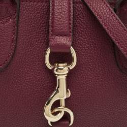 مملوكة مسبقًا حقيبة يد غوتشي جلد أحمر داكن إغلاق خطاف حجم صغير