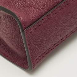 مملوكة مسبقًا حقيبة يد غوتشي جلد أحمر داكن إغلاق خطاف حجم صغير