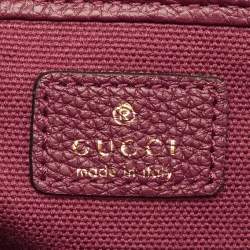 مملوكة مسبقًا حقيبة يد غوتشي جلد أحمر داكن إغلاق خطاف حجم صغير