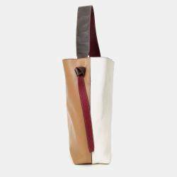 مملوكة مسبقًا حقيبة كاباس ملتوية من الجلد الأبيض / البيج سيلين