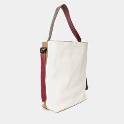 مملوكة مسبقًا حقيبة كاباس ملتوية من الجلد الأبيض / البيج سيلين