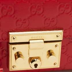 مملوكة مسبقًا حقيبة كتف غوتشي غوتشيسيما جلد أحمر قفل صغيرة