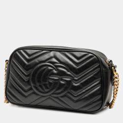 مملوكة مسبقًا �حقيبة كروس بودي غوتشي جلد ماتلاسي جي جي صغيرة سوداء