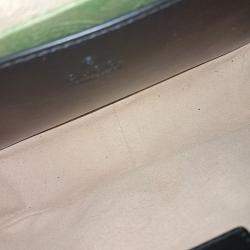 Pre Owned حقيبة كروس بودي صغيرة قوتشي جلد أسود متموج مارمونت ماتيلاسيه