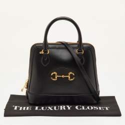 Pre Owned حقيبة ساتشيل غوتشي جلد أسود بحزام 1955 صغير  حاملاً الزمام