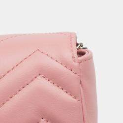 مملوكة مسبقًا حقيبة كروس غوتشي فلاب جلد ماتلاسيه جي جي صغير زهري