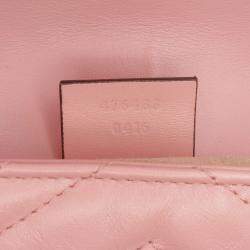 مملوكة مسبقًا حقيبة كروس غوتشي فلاب جلد ماتلاسيه جي جي صغير زهري