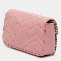 مملوكة مسبقًا حقيبة كروس غوتشي فلاب جلد ماتلاسيه جي جي صغير زهري