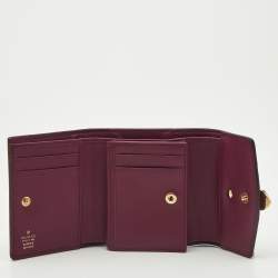 مملوكة مسبقًا محفظة ثلاثية الطيات غوتشي سيلفي جلد التمساح الفوشيا