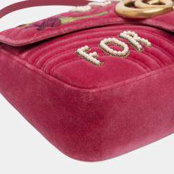 مملوكة مسبقًا حقيبة كتف غوتشي مخمل مطرز أعمى عن الحب كبير GG وردي مارمونت ماتيلاسيه