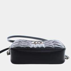 مملوكة مسبقًا Gucci Black Small GG Marmont Matelasse Leather Aria Crossbody