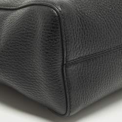 مملوكة مسبقًا حقيبة يد غوتشي سوينغ صغيرة جلد أسود