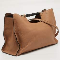 مملوكة مسبقًا حقيبة يد غوتشي بامبو ديلي جلد بيج