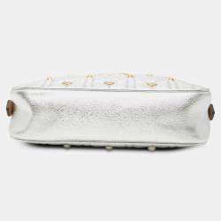 Pre Owned حقيبة كروس غوتشي أرْيَا جلد ماتلاسي فضي مزخرف بلآلئ جي جي صغير