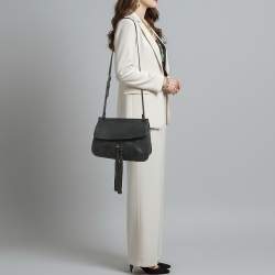 مملوكة مسبقًا حقيبة كتف غوتشي بامبو ديلي بشرابة جلد سوداء