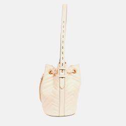 مملوكة مسبقًا حقيبة غوتشي دلو جلد أبيض متوسط GG مارمونت مع حزام