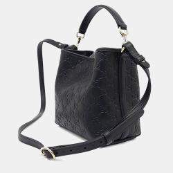 مملوكة مسبقًا Gucci Black Leather Gg Emblem Small Bucket Bag
