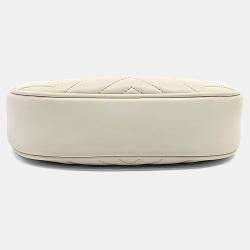 مملوكة مسبقًا Gucci White Leather Marmont Half Moon Shoulder Bag
