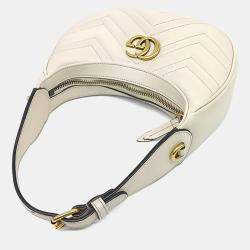 مملوكة مسبقًا Gucci White Leather Marmont Half Moon Shoulder Bag