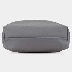 مملوكة مسبقًا حقيبة توت غوتشي كانفاس رمادي أبيض بشعار بارز