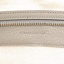 مملوكة مسبقًا حقيبة توت غوتشي كانفاس رمادي أبيض بشعار بارز