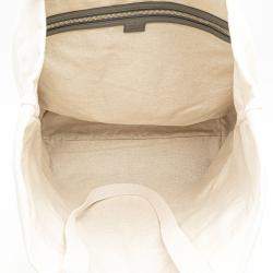 مملوكة مسبقًا حقيبة توت غوتشي كانفاس رمادي أبيض بشعار بارز