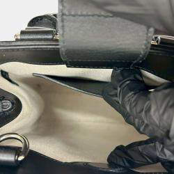 مملوكة مسبقًا حقيبة غوتشي توت جلد مثقبة بختم GG صغير أسود