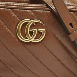 مملوكة مسبقًا حقيبة كاميرا جلد متموج قطري بني ميني GG مارمونت من غوتشي