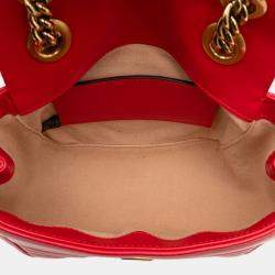 مملوكة مسبقًا حقيبة كروس غوتشي جي جي مارمونت جلد ماتيلاسي أحمر صغيرة