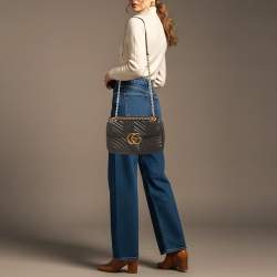 Pre Owned حقيبة كتف غوتشي مارمونت جي جي متوسطة كانفاس ماتلاسسيه أسود/بيج