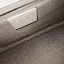 Pre Owned حقيبة غوتشي جلد أبيض متشابكة GG كروس (510303)