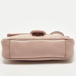 مملوكة مسبقًا حقيبة كتف غوتشي GG مارمونت مخمل ماتلاسي أرجواني صغيرة 