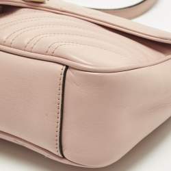 مملوكة مسبقًا حقيبة كتف غوتشي GG مارمونت مخمل ماتلاسي أرجواني صغيرة 