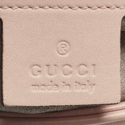 مملوكة مسبقًا حقيبة كتف غوتشي GG مارمونت مخمل ماتلاسي أرجواني صغيرة 