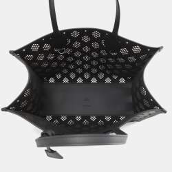 مملوكة مسبقًا حقيبة يد غوتشي بجلد أسود مزخرفة مع تفريغات بحجم متوسط