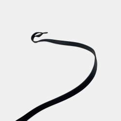 مملوكة مسبقًا حقيبة يد غوتشي بجلد أسود مزخرفة مع تفريغات بحجم متوسط