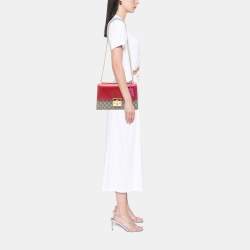 مملوكة مسبقًا حقيبة كتف غوتشي لوك GG سوبريم متوسطة بنية اللون مع قفل