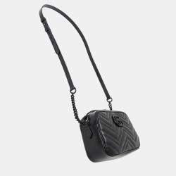 مملوكة مسبقًا حقيبة كاميرا صغيرة غوتشي جي جي مارمونت جلد أسود مبطن مع سلسلة