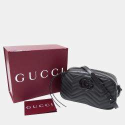 مملوكة مسبقًا حقيبة كاميرا صغيرة غوتشي جي جي مارمونت جلد أسود مبطن مع سلسلة