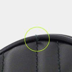 مملوكة مسبقًا حقيبة كاميرا صغيرة غوتشي جي جي مارمونت جلد أسود مبطن مع سلسلة