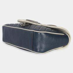 مملوكة مسبقًا Gucci Navy White Calfskin Matelasse Diagonal Torchon Medium GG Marmont Bag
