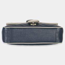 مملوكة مسبقًا Gucci Navy White Calfskin Matelasse Diagonal Torchon Medium GG Marmont Bag
