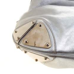 مملوكة مسبقًا حقيبة غوتشي بابوسكا أندي متوسطة جلد فضية ميتالك