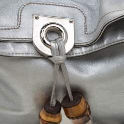 مملوكة مسبقًا حقيبة غوتشي بابوسكا أندي متوسطة جلد فضية ميتالك