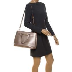 مملوكة مسبقًا حقيبة غوتشي يد علوية برايت بيت  جلد بيج ميتالك