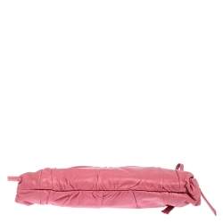 مملوكة مسبقًا Gucci Pink Leather Large Hysteria Clutch