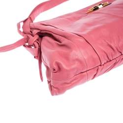 مملوكة مسبقًا Gucci Pink Leather Large Hysteria Clutch