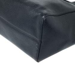 مملوكة مسبقًا حقيبة غوتشي سوينغ جلد سوداء صغيرة