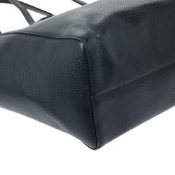 مملوكة مسبقًا حقيبة غوتشي سوينغ جلد سوداء صغيرة