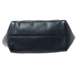 مملوكة مسبقًا حقيبة غوتشي سوينغ جلد سوداء صغيرة